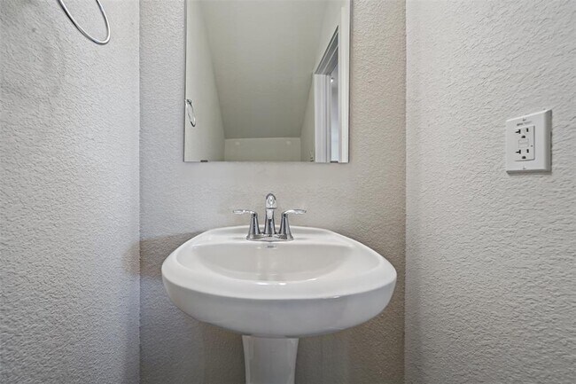 Building Photo - 2500 Forest Creek Dr