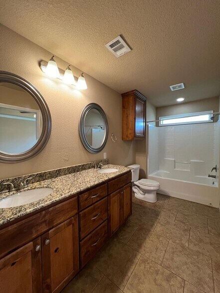 Building Photo - 3601 Davidson Dr