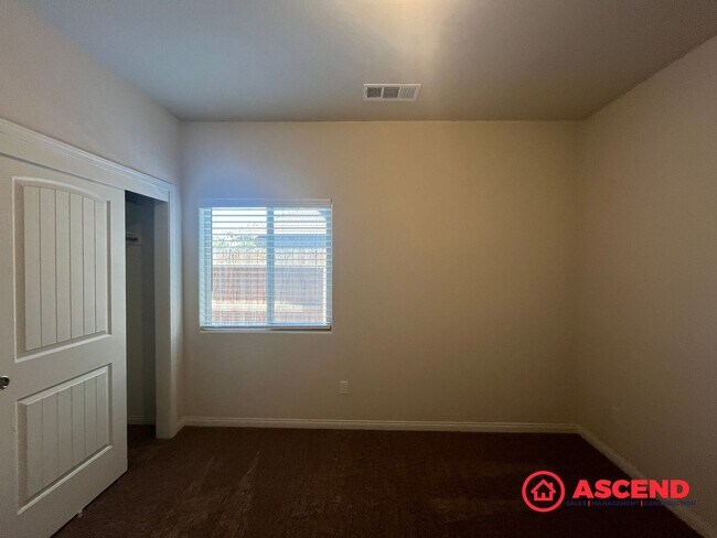 Building Photo - Stunning 4 Bedroom Home In The Southwest!