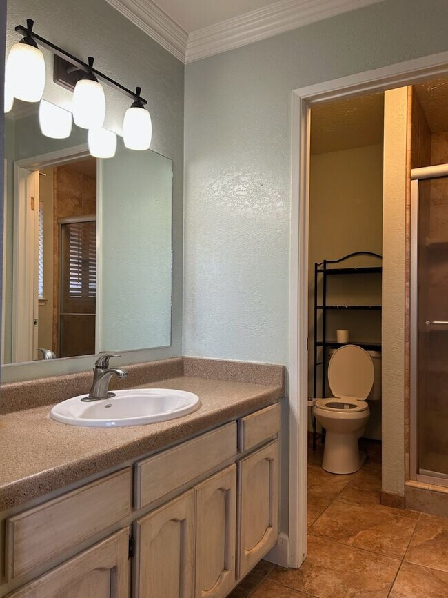 Building Photo - PLEASE CONTACT VAUGHN REALTY TO SET UP AN APPOINTMENT, 760-446-6561