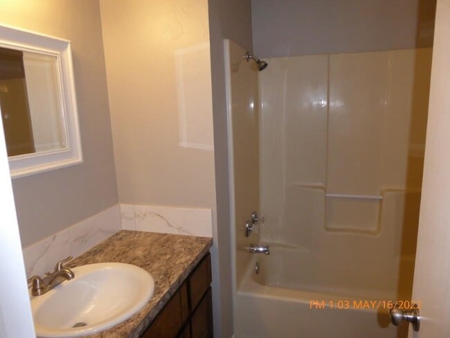 Building Photo - 4036 NW Ozmun Ave