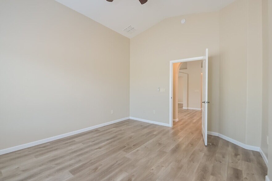 Building Photo - 2399 E Calle Arroyo Lindo