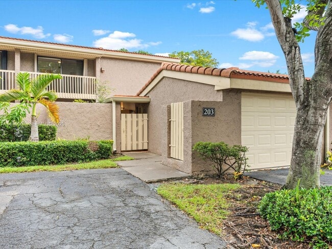 Building Photo - 203 Bonnie Brae Way