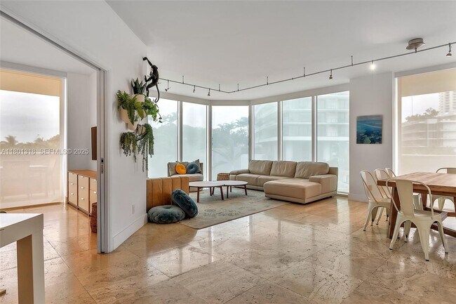 Building Photo - 300 South Pointe Dr