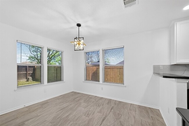 Building Photo - 15807 Sonoma Park Dr