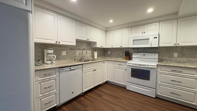 Building Photo - 5100 N Ocean Blvd