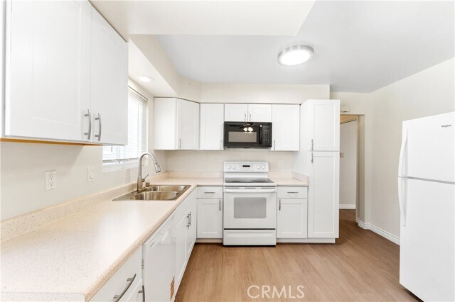 Building Photo - 5932 Santa Barbara Ave