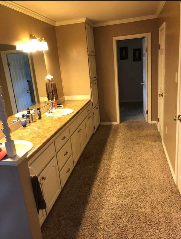 Building Photo - 11 Henry Ct