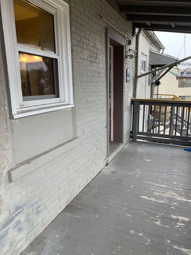 Building Photo - 657 Northampton St