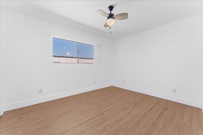 Building Photo - 719 N Eucalyptus Ave