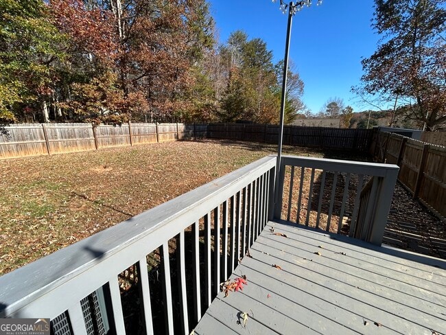 Building Photo - 3544 Lakeview Dr