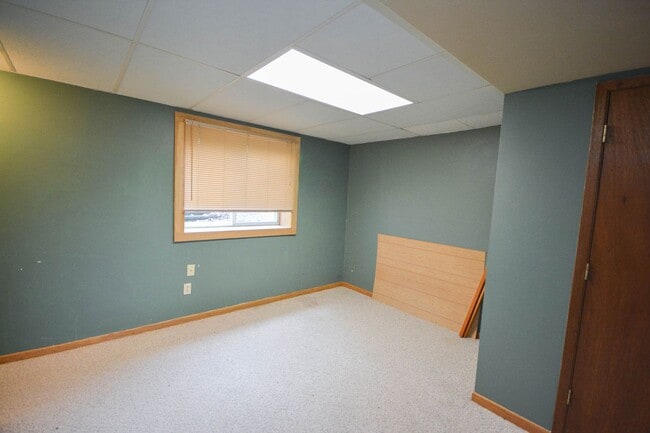 Building Photo - 3 levels of townhouse living in great NW l...