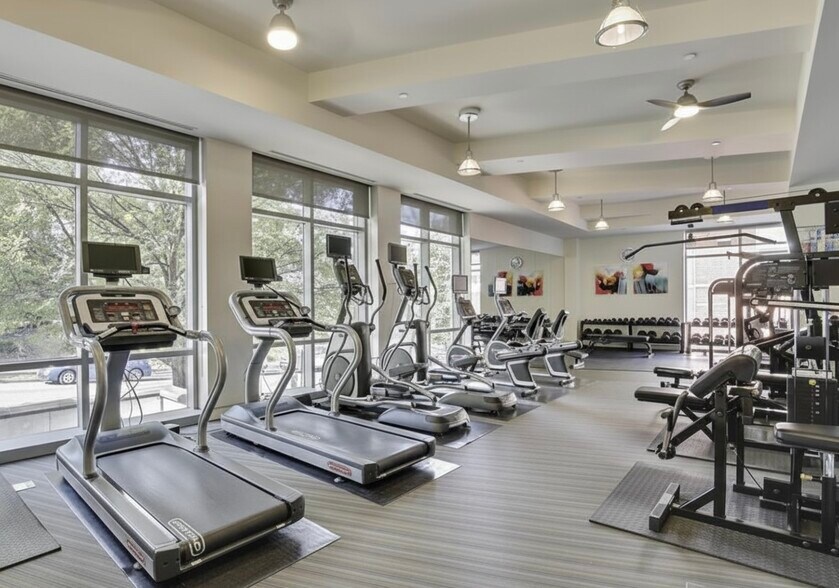 Building Photo - 4101 Albemarle St NW