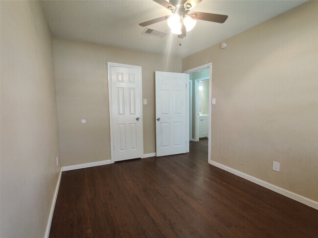 Building Photo - 1003 Dyche Ln