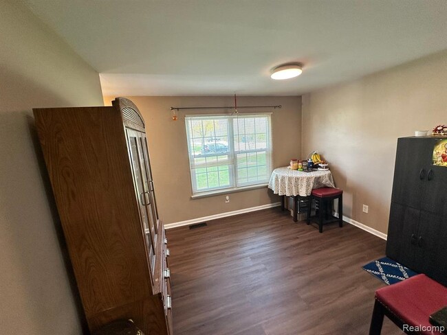 Building Photo - 41729 Broquet Dr