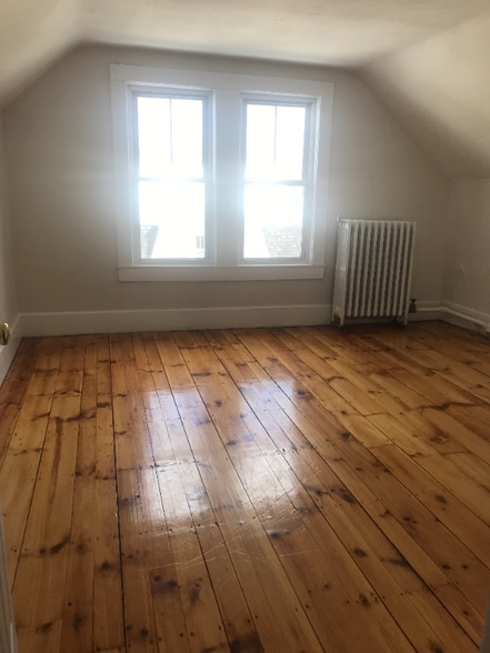 Building Photo - 25 Saunders St