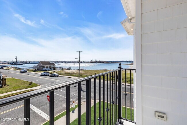 Building Photo - 550 Whiting Ave