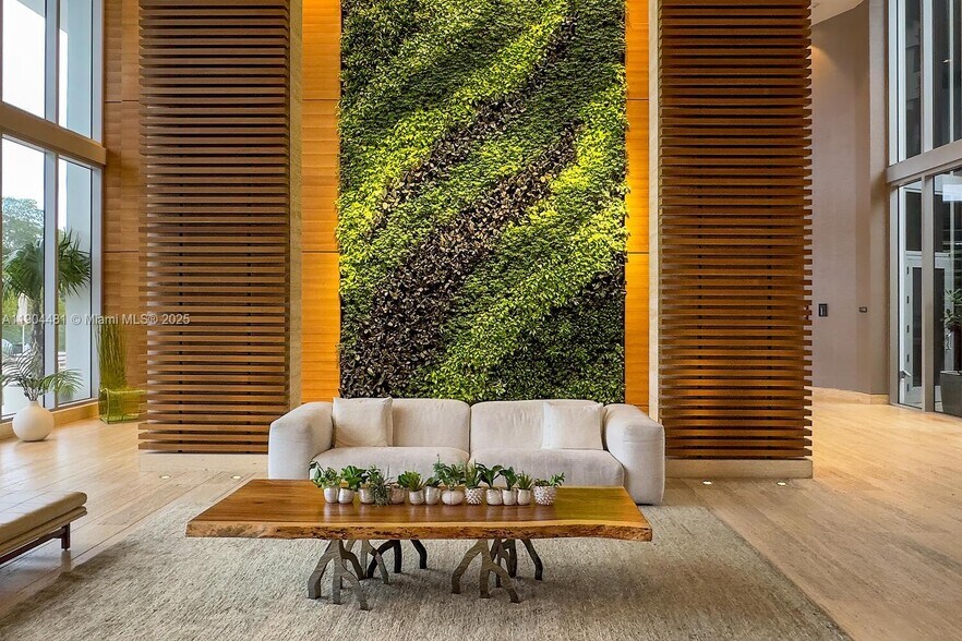 Primary Photo - 16385 Biscayne Blvd