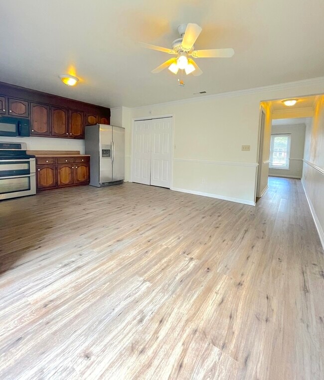 Building Photo - 5523 Gates Landing Rd