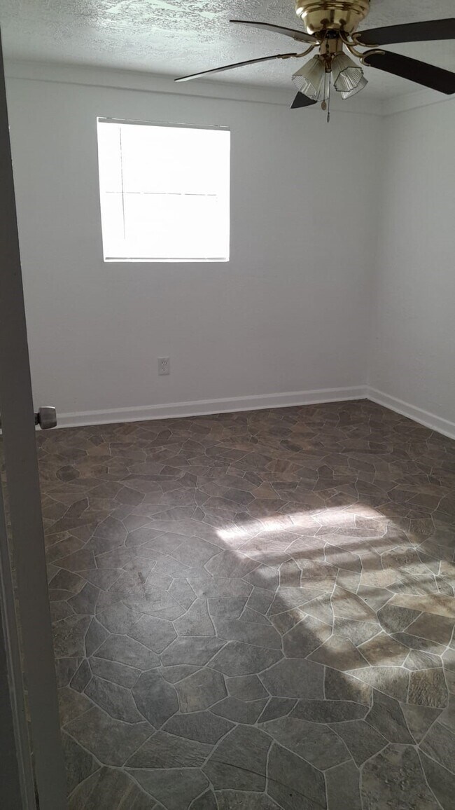 Building Photo - 2405 Franklin St