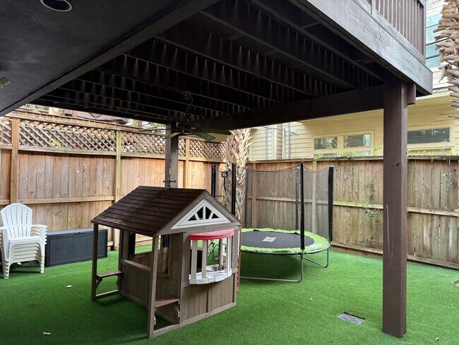 Building Photo - 6515 Minola St