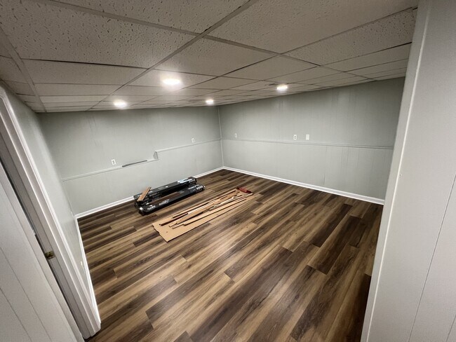Building Photo - 6215 Forest Grove Dr