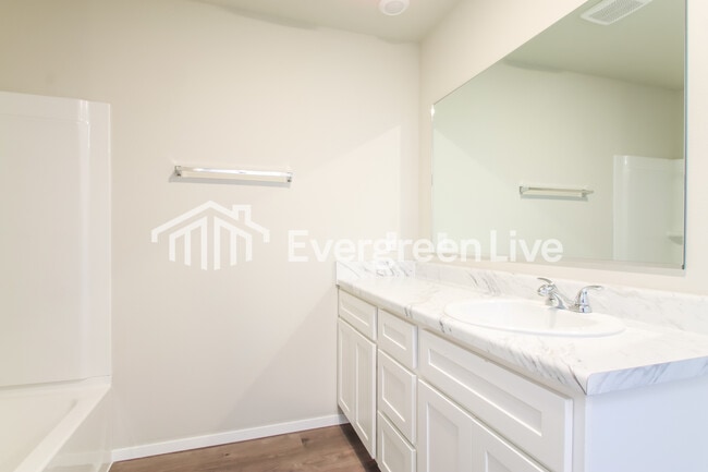 Building Photo - 1100 W Lawton Rd