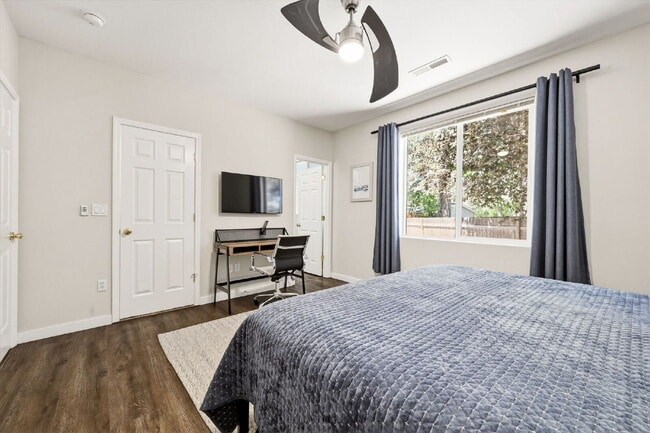 Building Photo - Furnished 3-Bedroom Home in Southwest Bend with Yard Care Included