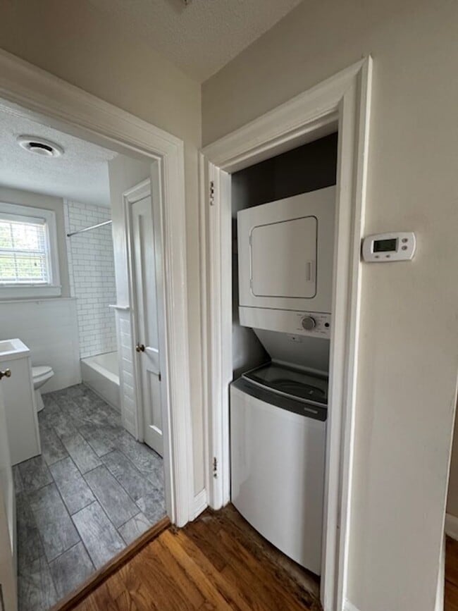 Building Photo - Oleander Court