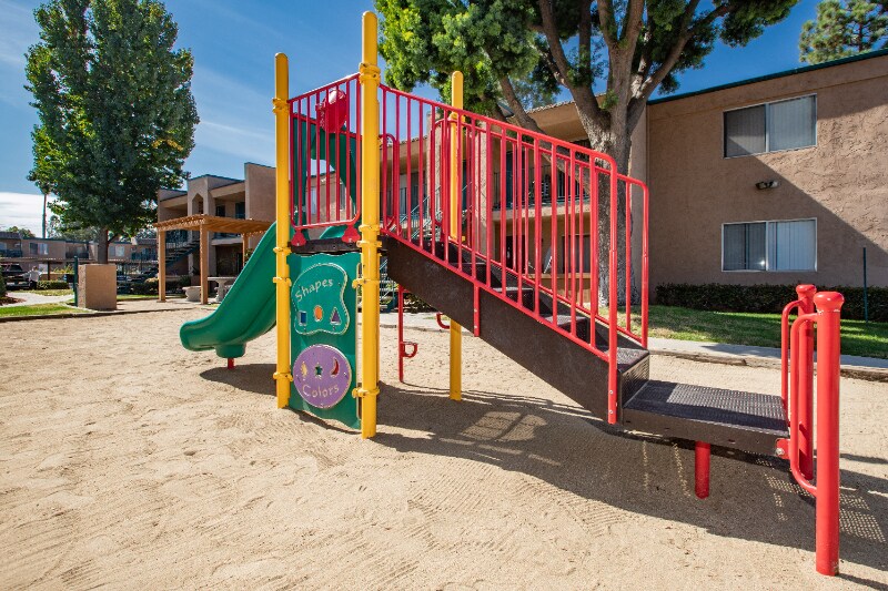 Building Photo - 570 S Lincoln Ave