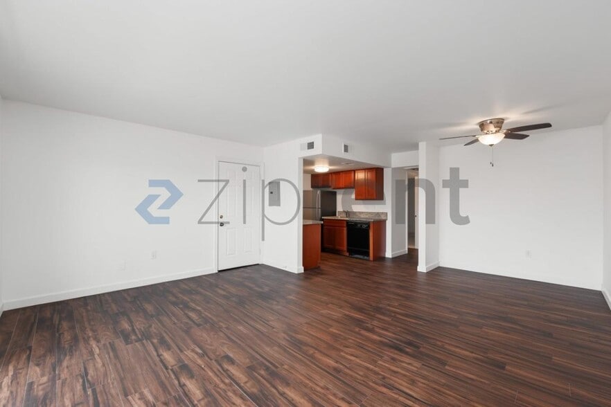 Building Photo - Unit B226