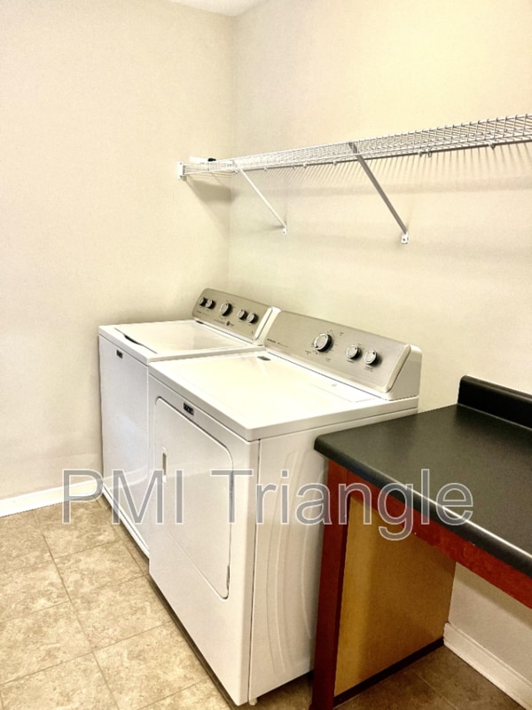 Building Photo - 412 Shakespeare Dr