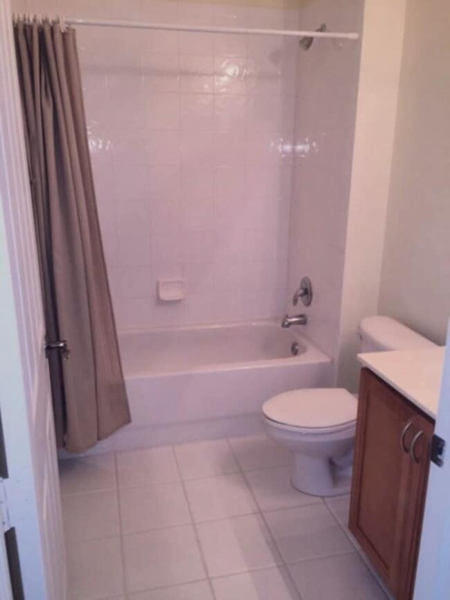 Building Photo - 850 Millbrae Ct
