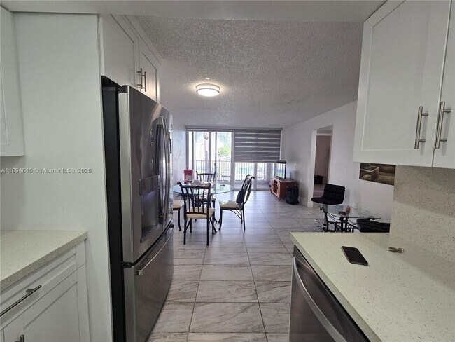 Building Photo - 10801 SW 109th Ct