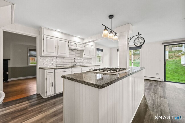 Building Photo - 575 S Main St