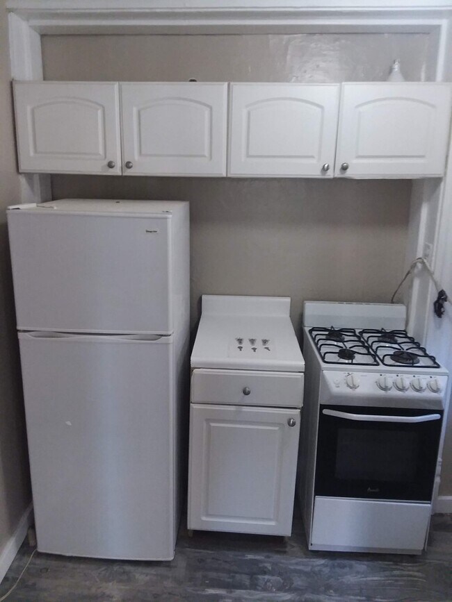 Building Photo - Cap Hil Adorable 1 Bedroom Available Now!