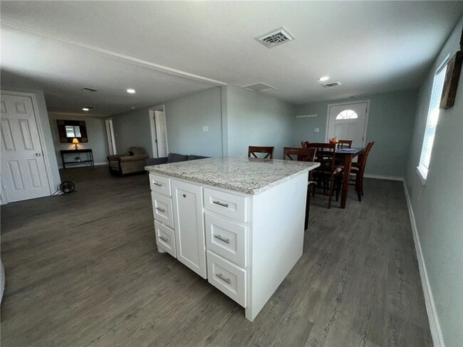 Building Photo - 201 Volpe Cir