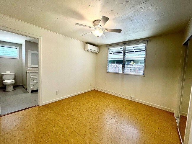 Building Photo - T1182ach