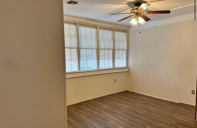 Building Photo - 426 Bellevue St