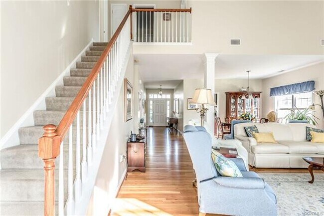 Building Photo - Beautifully maintained home in Birkdale with hardwood floors throughout 1st floor.