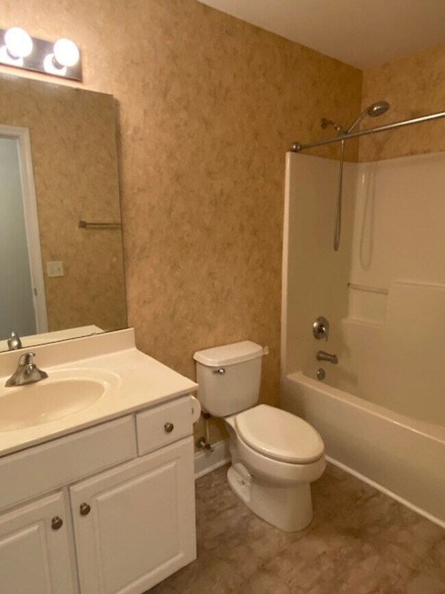 Building Photo - Home in Plantation Pointe
