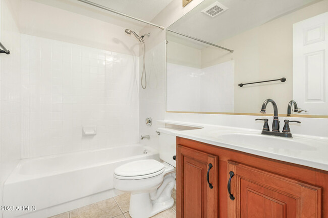 Building Photo - 1638 E Glenhaven Dr