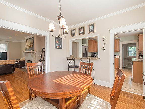 Building Photo - "Charming Nashville Retreat: Spacious 2-Be...