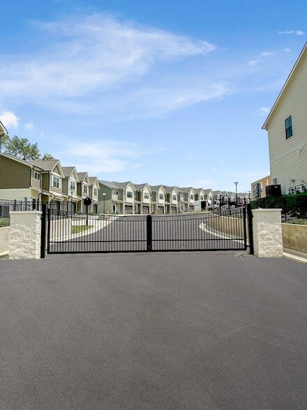 Building Photo - 1060 Noble Lp