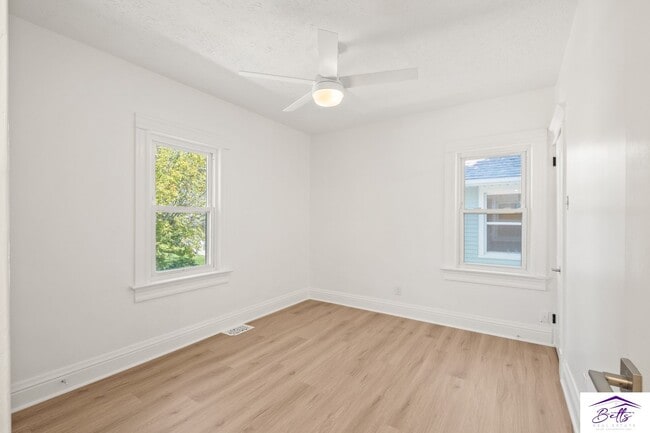 Building Photo - Wowza!