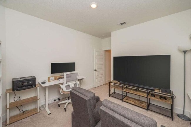 Building Photo - 214 Lyla Ln