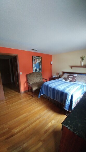 Main Bedroom - 29 Kathleen Dr