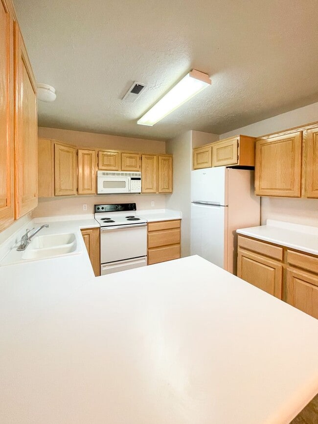 Building Photo - Charming 2 Bedroom Home in Prime Location ...