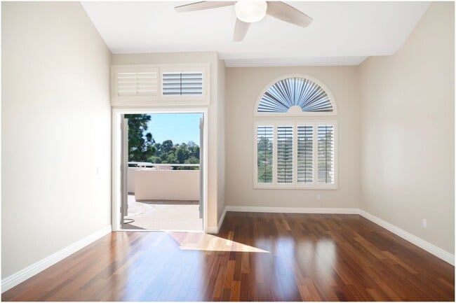 Building Photo - 2 Bedroom Plus Loft - Laguna Niguel Condo!