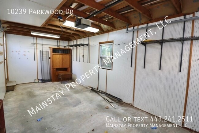 Building Photo - 10239 Parkwood Dr